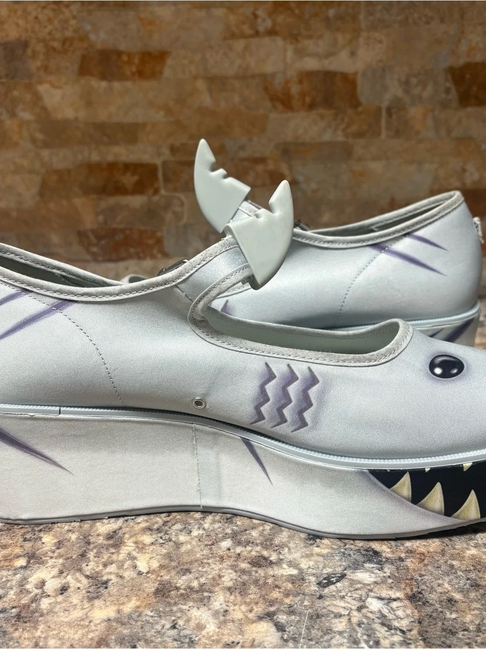 Chocolaticas Rave Mary Jane Platform Shark shoes Size 10